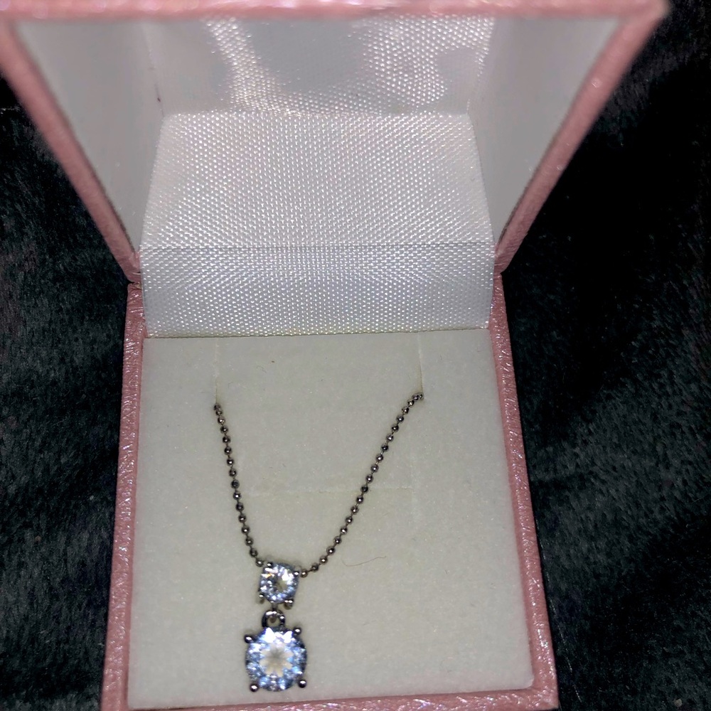 Elegant Silver Necklace with Swarovski Crystal Pendant